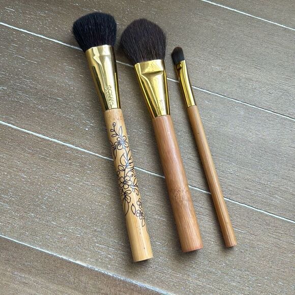 TARTE Cosmetic Brushes - Picture 1 of 5